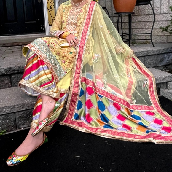 Colorful Embroidered Traditional Outfit - Picture 2 of 7